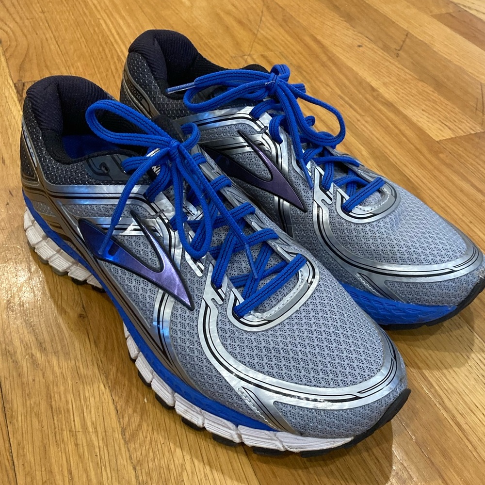 Men’s Size 11 Brooks running shoes
